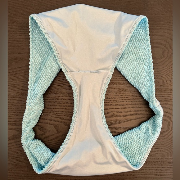 Show Me Your MuMu Sky Blue Scrunch Bikini Set - Picture 16 of 16